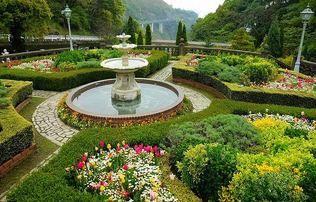 静冈赤尾香草与玫瑰园