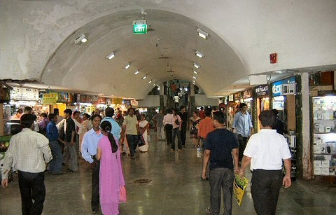 Palika Bazaar地下市场的图片