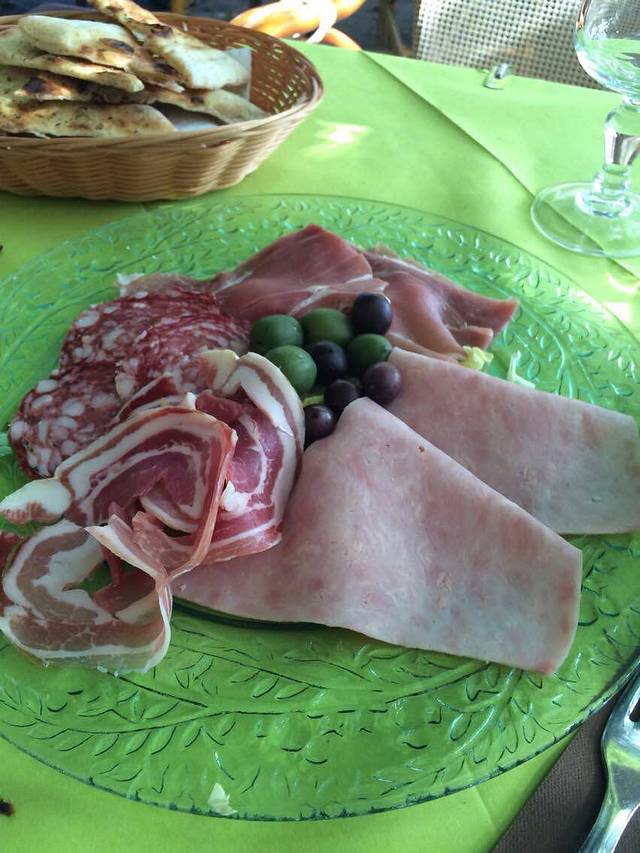 Remmese Beach House & Restaurant