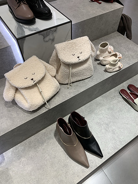 CHARLES&KEITH(湖滨银泰in77C区店)
