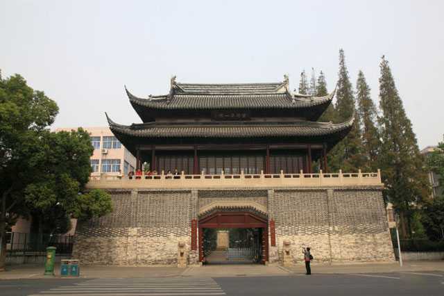 云间第一楼(松江二中校门)