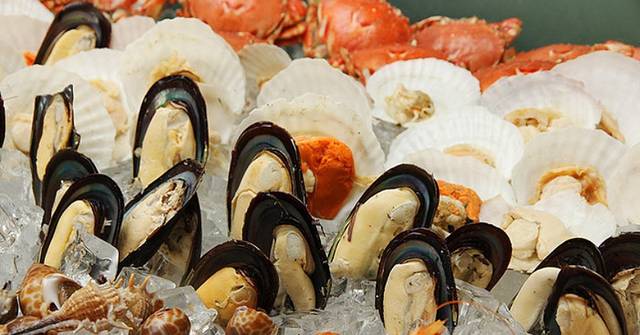 亚洲大酒店凌霄阁旋转西餐厅