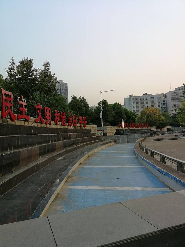 岳屏广场
