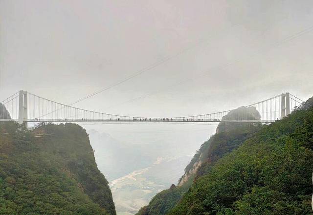 凤凰山玻璃栈道