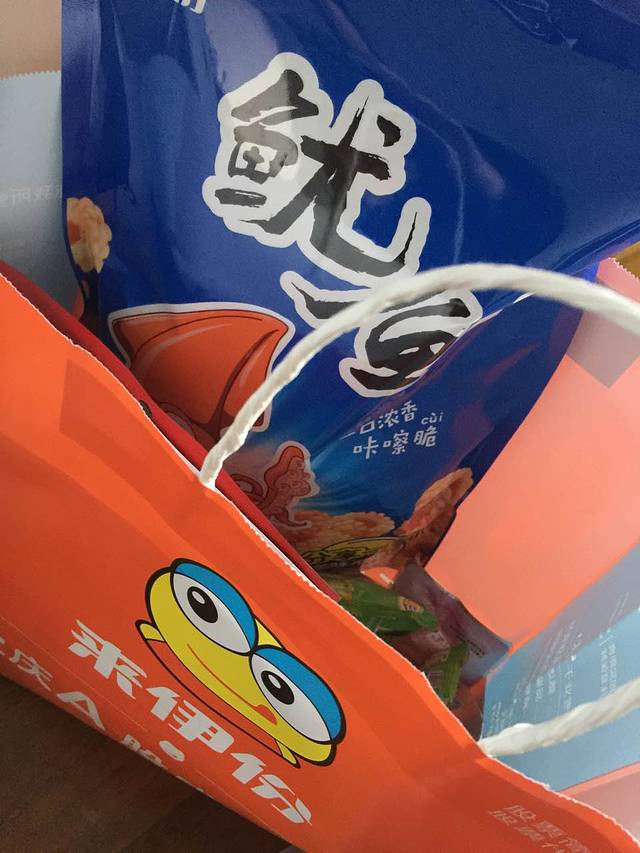 来伊份(新仓镇建新路3R3J店)