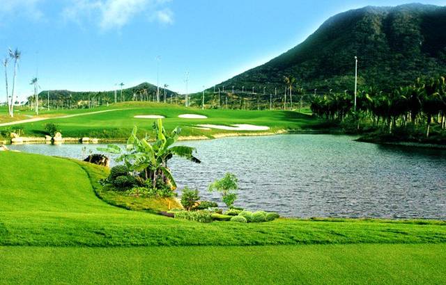 半山半岛三亚鹿回头高尔夫球会