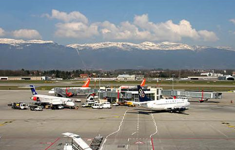 卡利亚里埃尔马斯机场