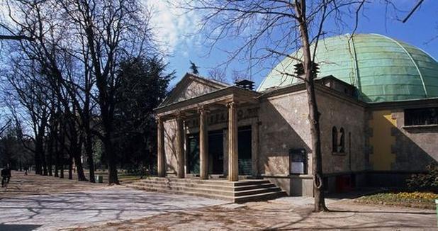 尤立科·赫依颇利天文馆