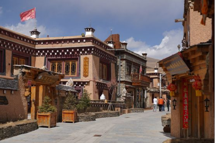 攻略:勒通古镇,仁康古屋,千户藏寨,康巴人博物馆,藏戏微博物馆,格聂
