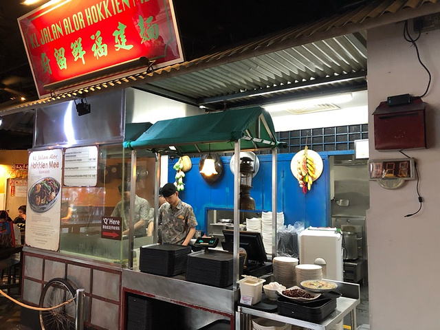 "位置在圣陶沙环球影城旁边，在这种热门的旅游景点附近，马来西亚美食街算是比较平价的了_马来西亚美食街"的评论图片