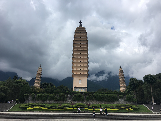 "崇圣寺是南诏国、大理国的皇家寺院，规格很高，所以它实际上占据了苍山上最好的位置_崇圣寺"的评论图片