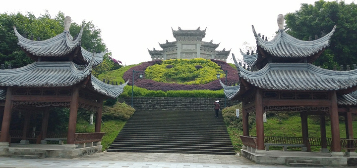"扑面而来的就是儒家文化带来的气息，在这里不仅可以感受到传统文化带来的不一样的体验，还可以近距离..._古宇湖孔子文化公园"的评论图片