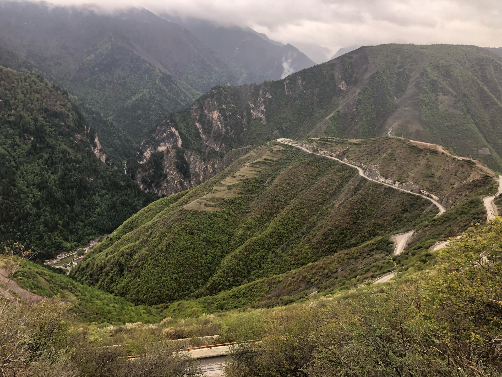 岷山铁尺梁图片