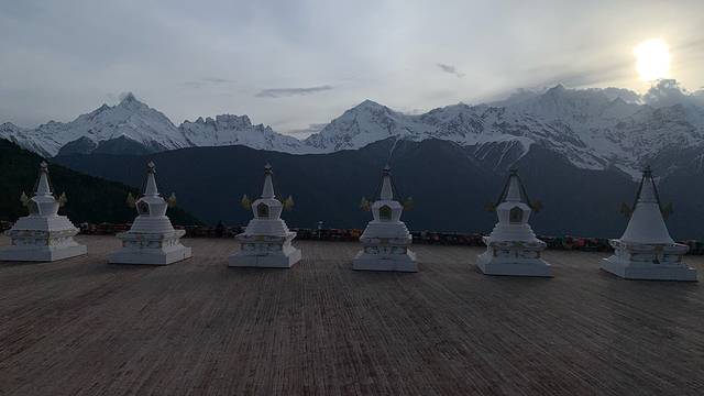 梅里飞来寺观景台