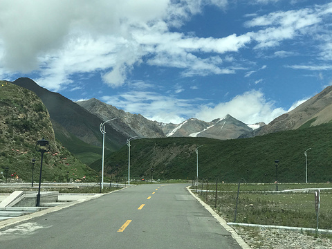 岗什卡雪峰旅游景点图片