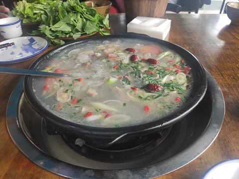 理塘县特色砂锅牦牛肉馆的图片