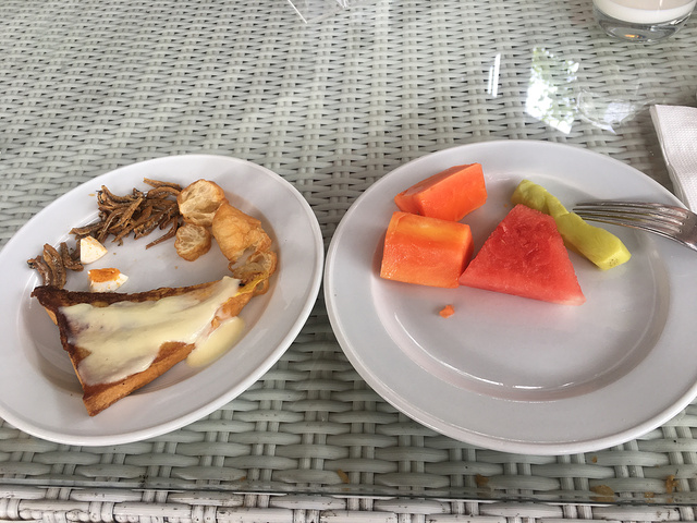 "酒店的自助早餐，还不错，来度假区吃的最好的一餐，木瓜很甜。酒店的客房，住在208_图瑞海滩假日酒店(Turi Beach Resort)"的评论图片