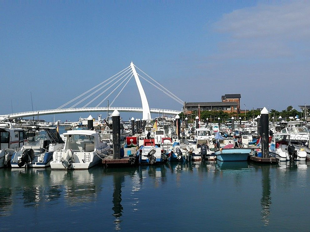 "...日丽，可以眺望整个淡水渔港及码头船只，还可以远望淡水河入海口的风景，现在正式大桥观景的最佳季节_情人桥"的评论图片