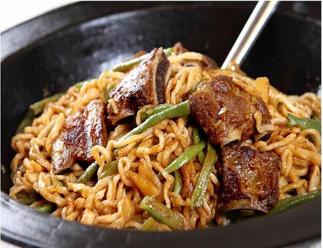 村里人家炖菜馆(东联店)