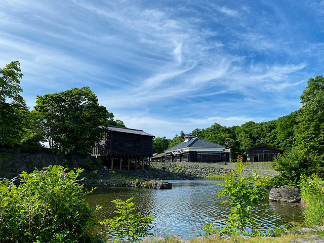 "這是漁村的部分，有個景色很好的小湖，一進去讓你有種穿越江戶時代的錯覺。來個背景殺_北海道开拓村"的评论图片