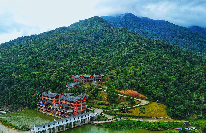 五指山大峡谷漂流图片