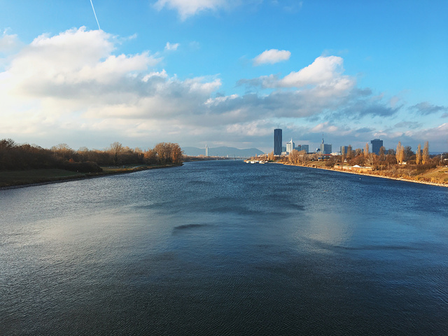 蓝色多瑙河表达的意境图片