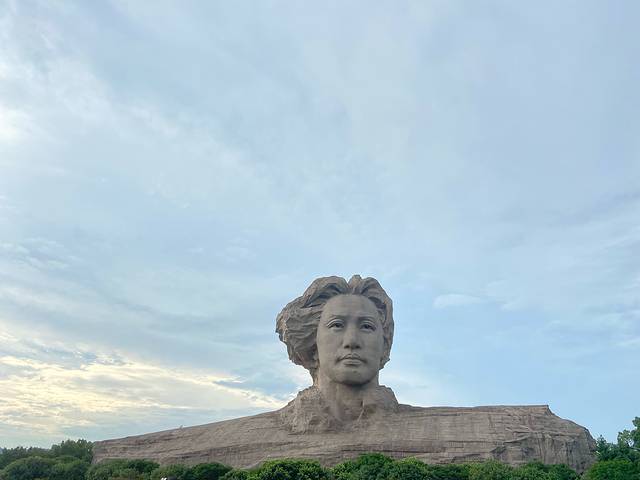 毛泽东青年艺术雕塑