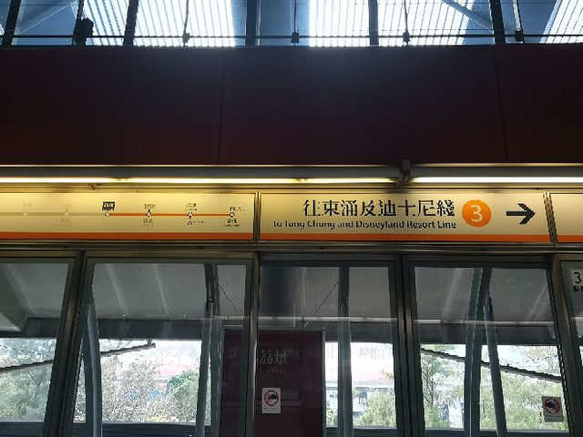 "不过那个摩天轮还是比较有良心的，转了三圈，从摩天轮到酒店需要走一段路程地铁，但是地铁就不需要转..._香港"的评论图片