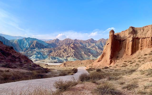 贵德国家地质公园阿什贡七彩峰丛景区