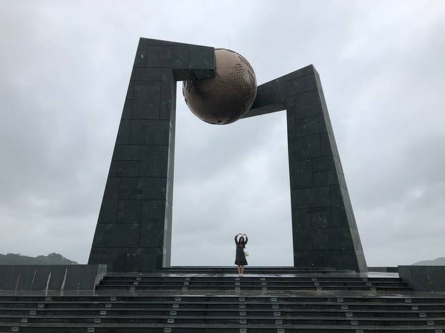 南澳北回归线标志自然之门