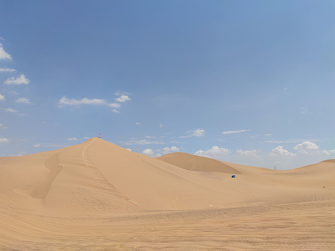 腾格里沙漠旅游景点图片
