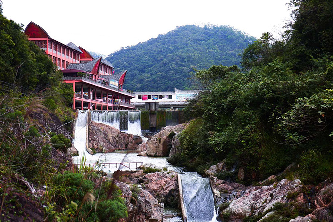 五指山大峡谷漂流图片