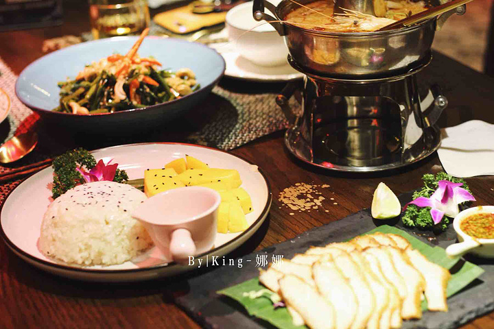 "芒果糯米饭真是泰式菜的经典，怎么这么好吃😋有时候不仅仅是菜品，环境和人都是相得益彰的～_美泰泰国餐厅(栖悦城店)"的评论图片