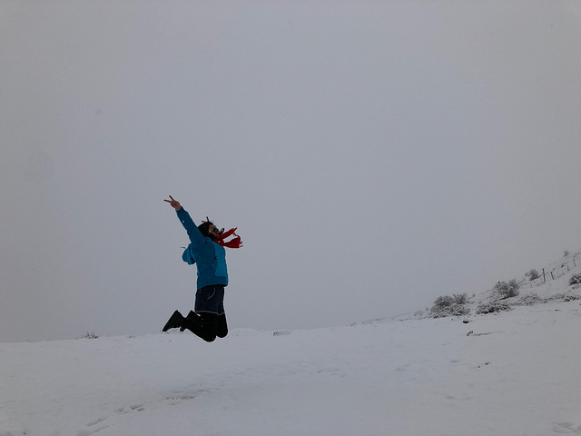 "五月天非常幸运遇到大雪纷飞，忘我欢乐，童心未泯。用完早餐，我们参观了郎木寺。路途中_郎木寺镇"的评论图片