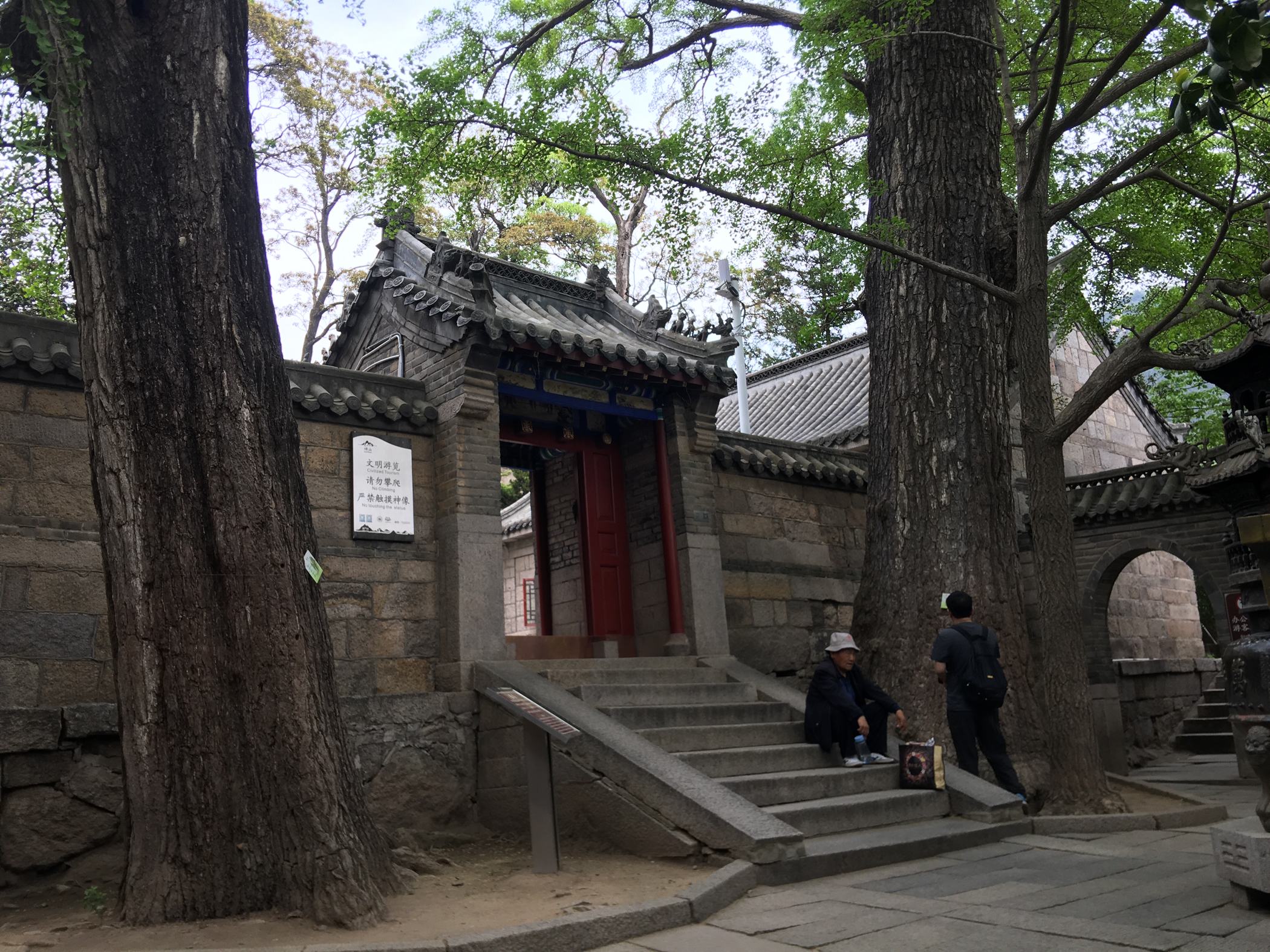 三官殿为太清官前身,是崂山历史上最为古老的道教殿宇,为张廉夫初创.