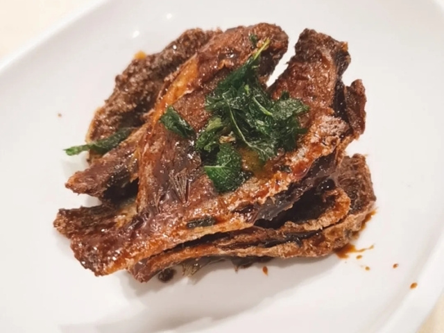 "葱油捞鸡为了这道菜来的没让我失望～鸡肉很嫩，葱油清淡却入味，还挺好吃的!一个人也要好好探店和吃饭_妈妈家"的评论图片