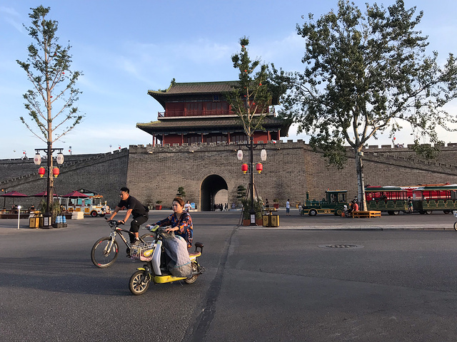 "园区很大，天气热呀，没有人能顶着热浪溜达，人很少。荷花正是好时节_园博园"的评论图片