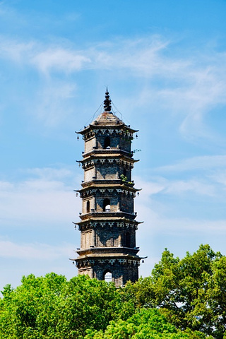"...喇嘛塔和金刚塔，这一座文峰塔应该就是密檐式塔，建筑的比较简约，和这里的景色搭配在一起还是很美的_文峰塔"的评论图片
