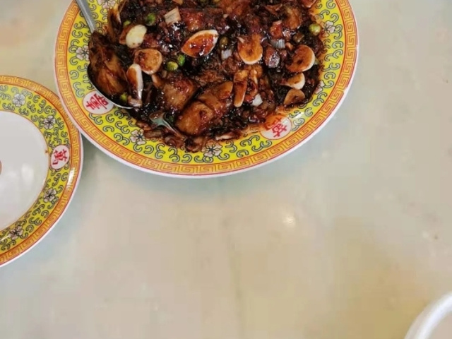 "有一个小杨服务员特别不错，人也热情，服务也周到，再者砂锅居也是北京家常菜里面做的最有特色的一家..._砂锅居(西四店)"的评论图片