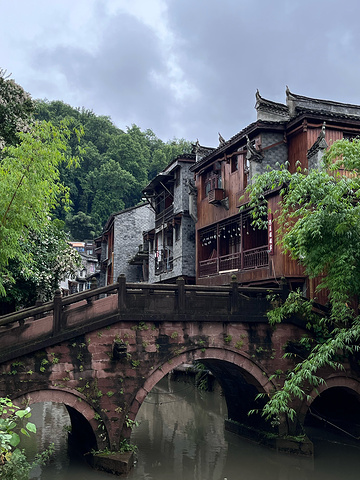 "天气好了风景也好些～还显得有点小清新了～_沱江跳岩"的评论图片