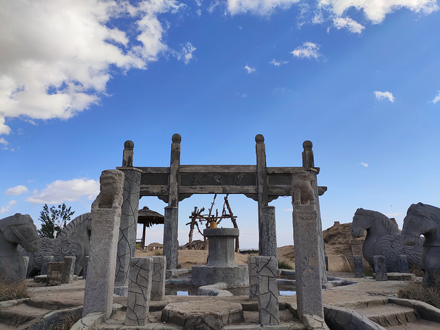 走这个景点主要是为照相去的里面布景很多大话西游等