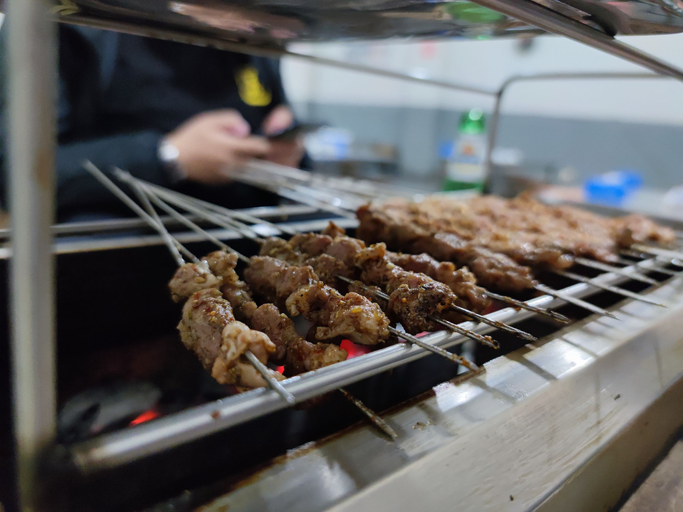 贵阳这家二十年的烤肉店每天都要串15000串！_小食
