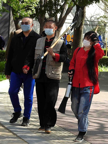 "北京街拍|独特的“口罩健身”城市风景线_钟楼"的评论图片