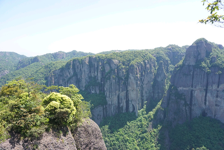 "...景一般般，便直接乘坐缆车前往半山腰，省去了2小时左右攀爬时间，节省体力与时间去欣赏更美丽的景色_神仙居"的评论图片