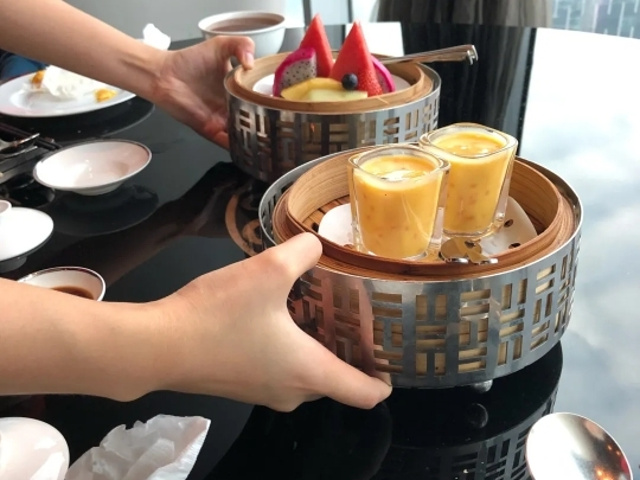 "然而那茶叶可能是从早市一直到午市都没换过吧，只有颜色没有味道说实话四季的茶点性价比很低，没下次_广州四季酒店·YU YUE HEEN愉粤轩·中餐厅"的评论图片