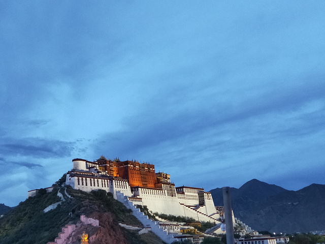 "乘飞机前往拉萨贡嘎机场，进入西藏地区，雪山🏔️的美景立即映入眼帘_贡嘎国际机场"的评论图片