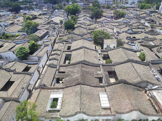 "从高空看三坊七巷那一片密密麻麻都是建筑物，感觉有点小震撼。水榭歌台，这张很有仙气的感觉_三坊七巷"的评论图片