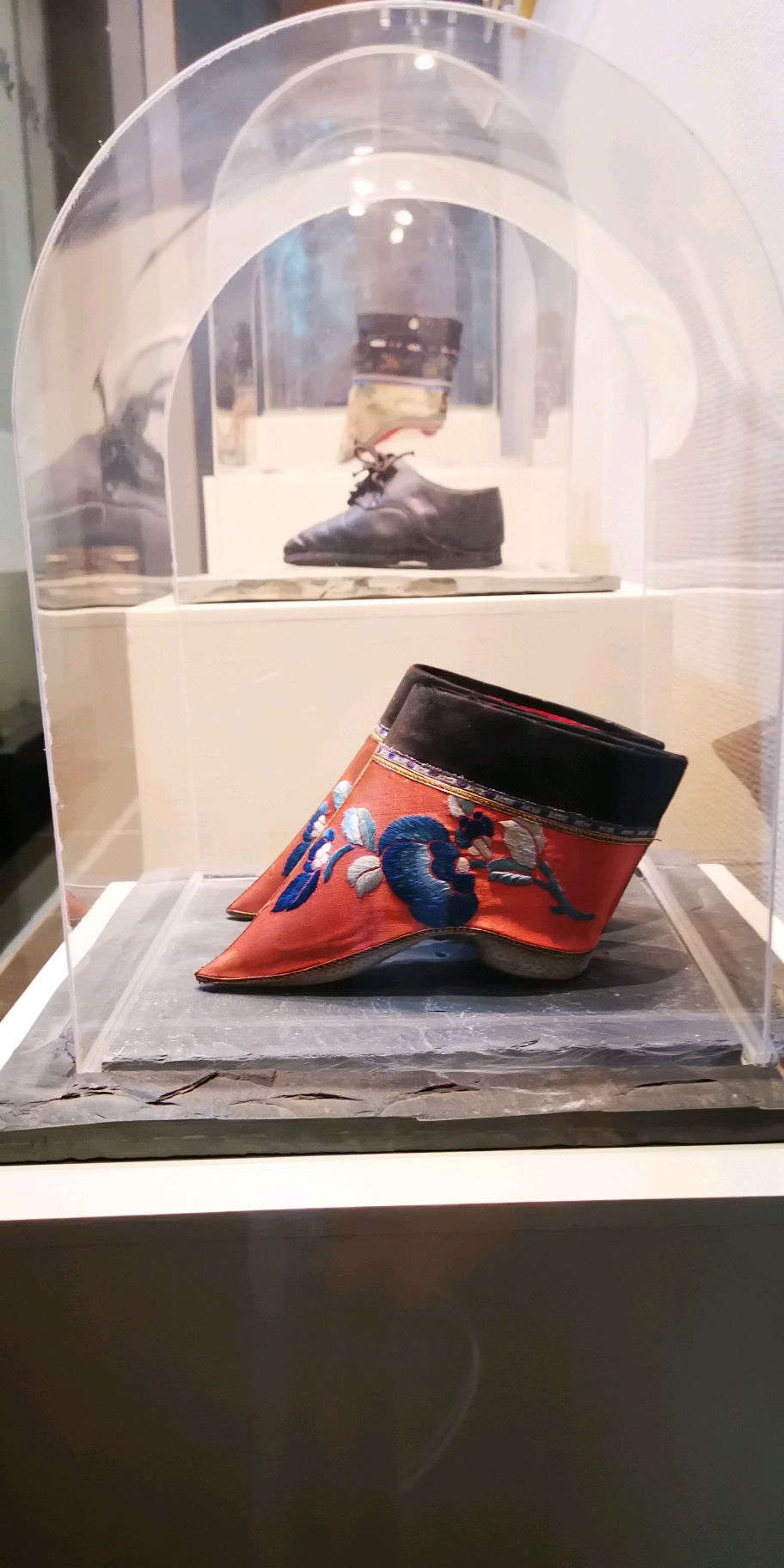 金莲馆三寸金莲最早出现于宋代是古代妇女传统习俗的极端发展