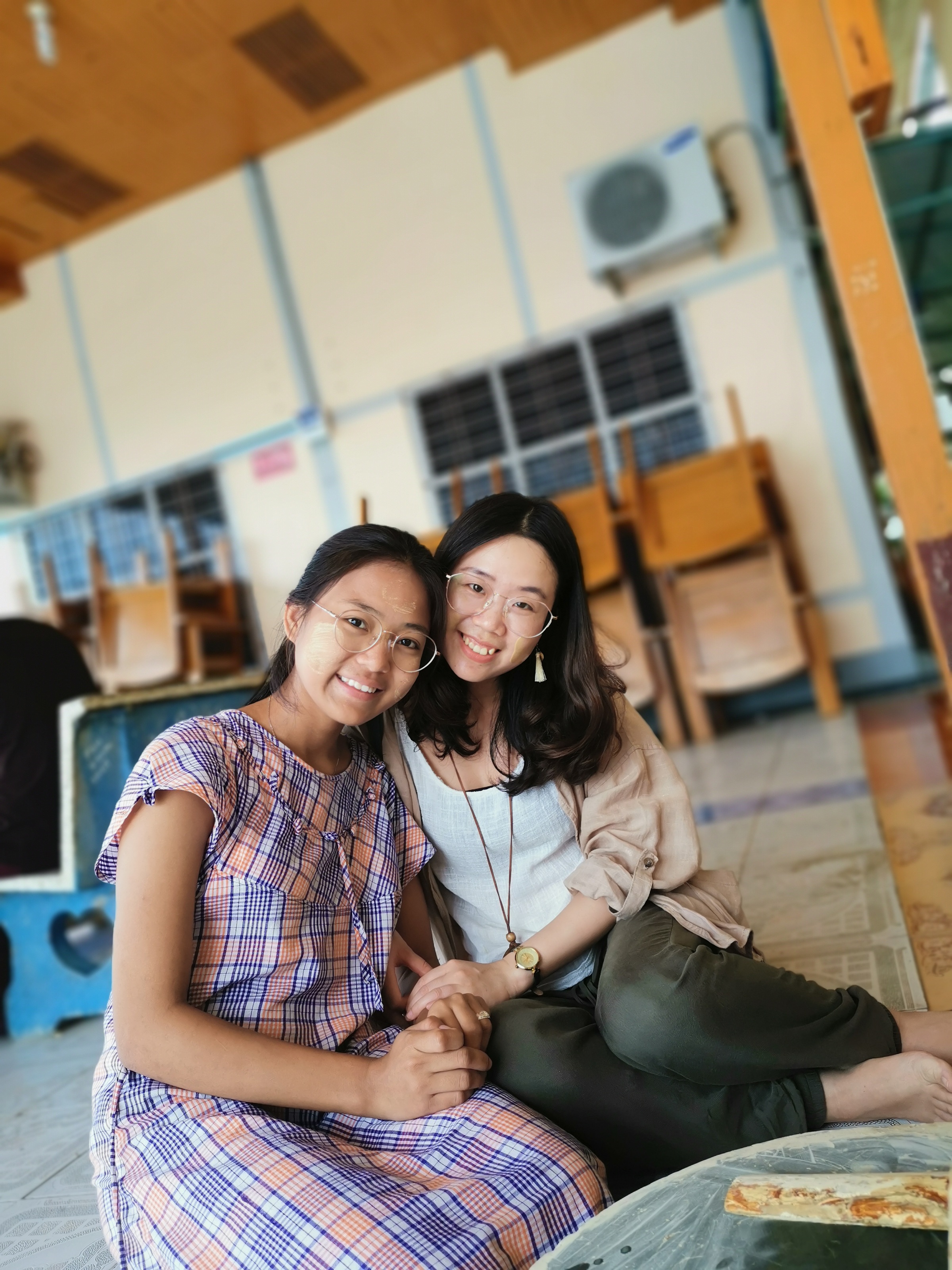 uponyashin逛的时候朋友看到特纳卡马上开始像当地人打磨但是没有看到