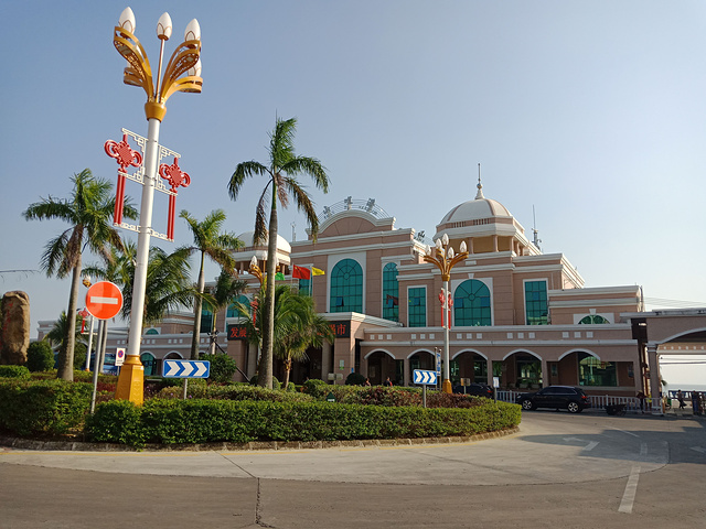 2023到达就日落西山了,立马找了酒店入住.我住的海景房330元.买了套票